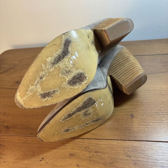 Charles David Women's 9 Niche Taupe Suede Ankle Boots Pointy Toe Stack Heel - Picture 7 of 11